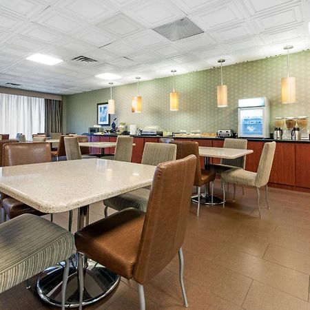 Quality Inn & Suites Charleston - Civic Center Екстер'єр фото