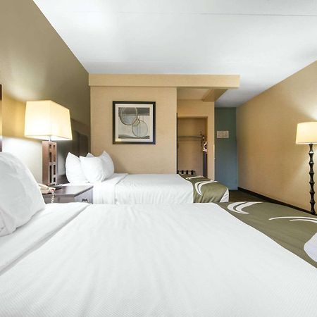 Quality Inn & Suites Charleston - Civic Center Екстер'єр фото