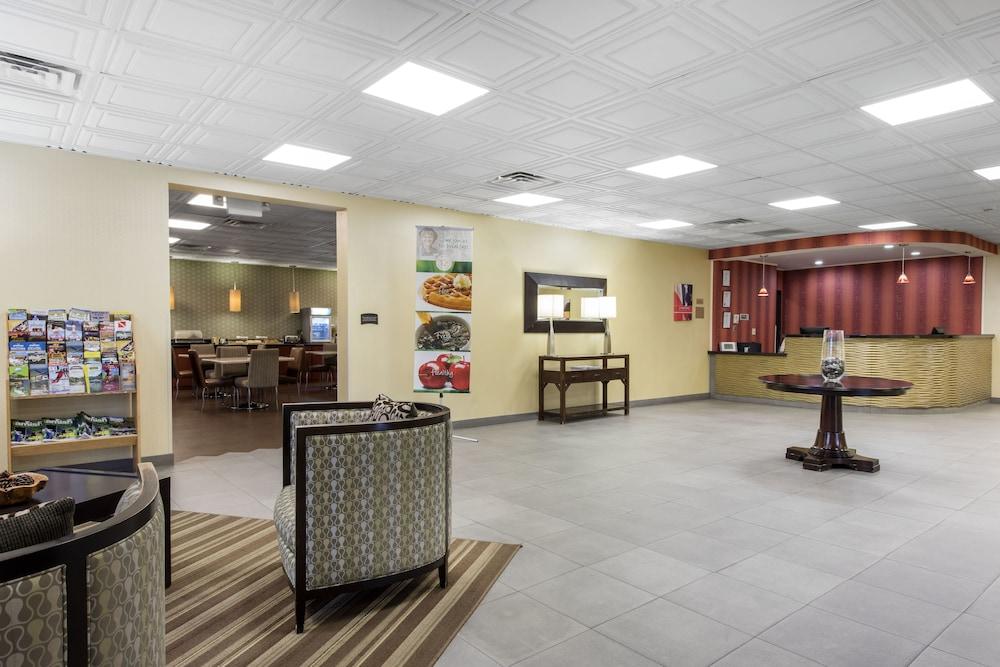 Quality Inn & Suites Charleston - Civic Center Екстер'єр фото