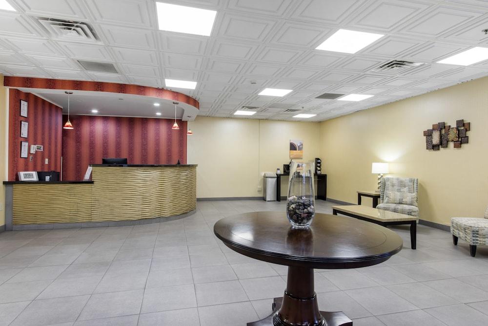 Quality Inn & Suites Charleston - Civic Center Екстер'єр фото