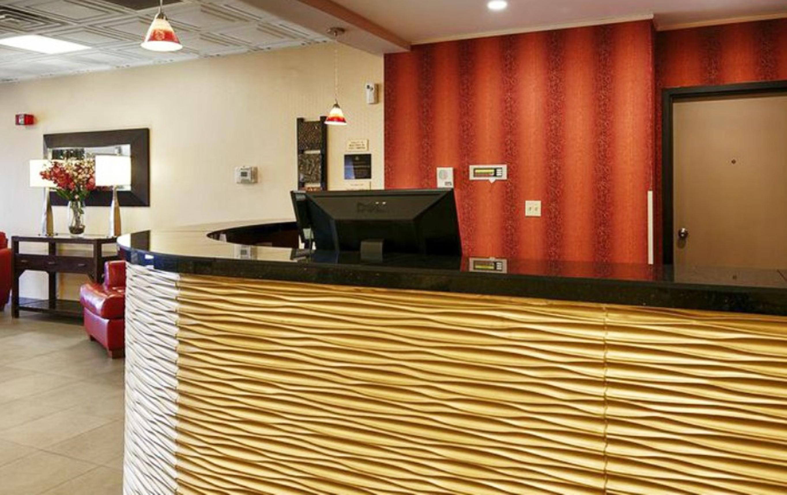 Quality Inn & Suites Charleston - Civic Center Екстер'єр фото