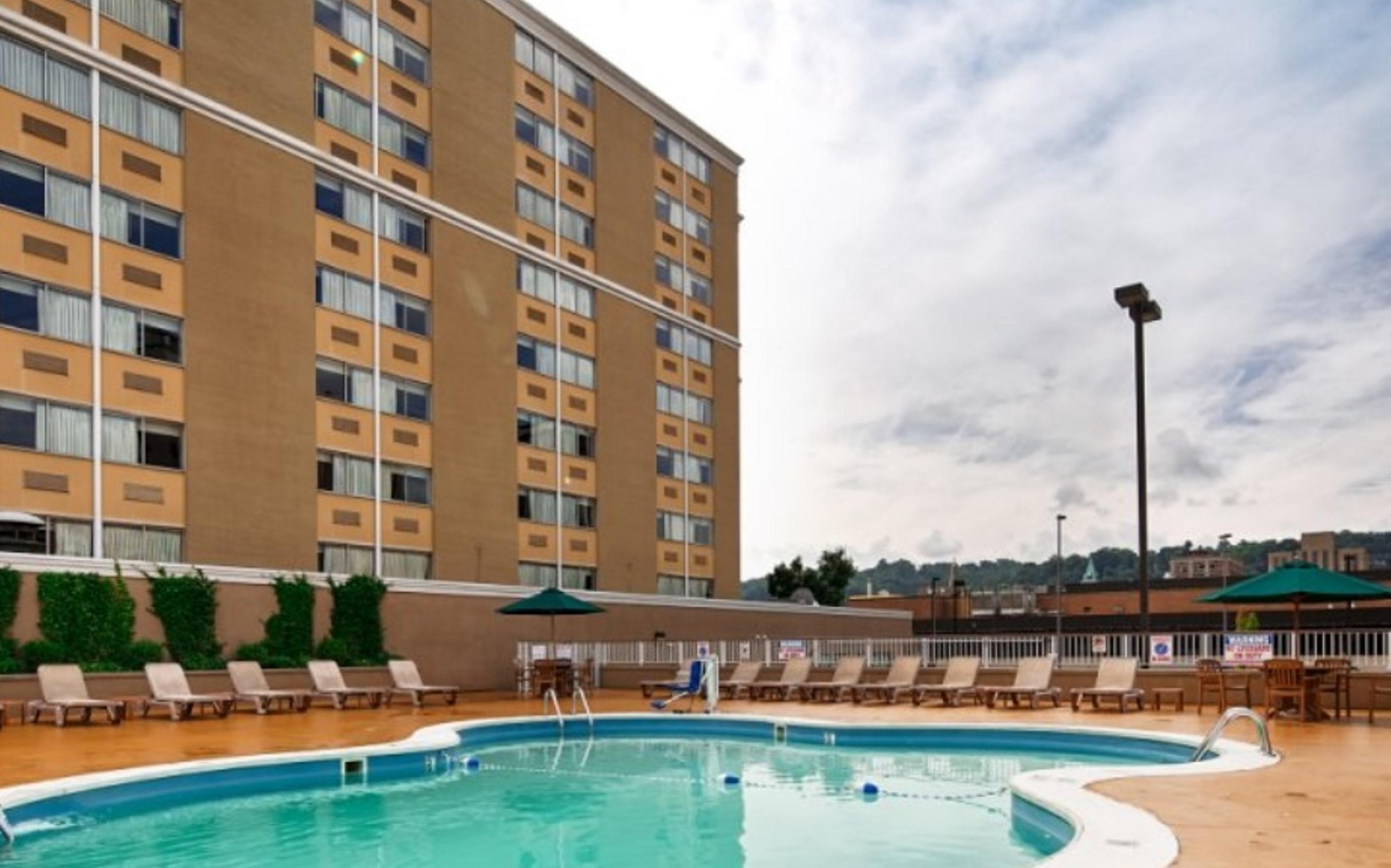 Quality Inn & Suites Charleston - Civic Center Екстер'єр фото