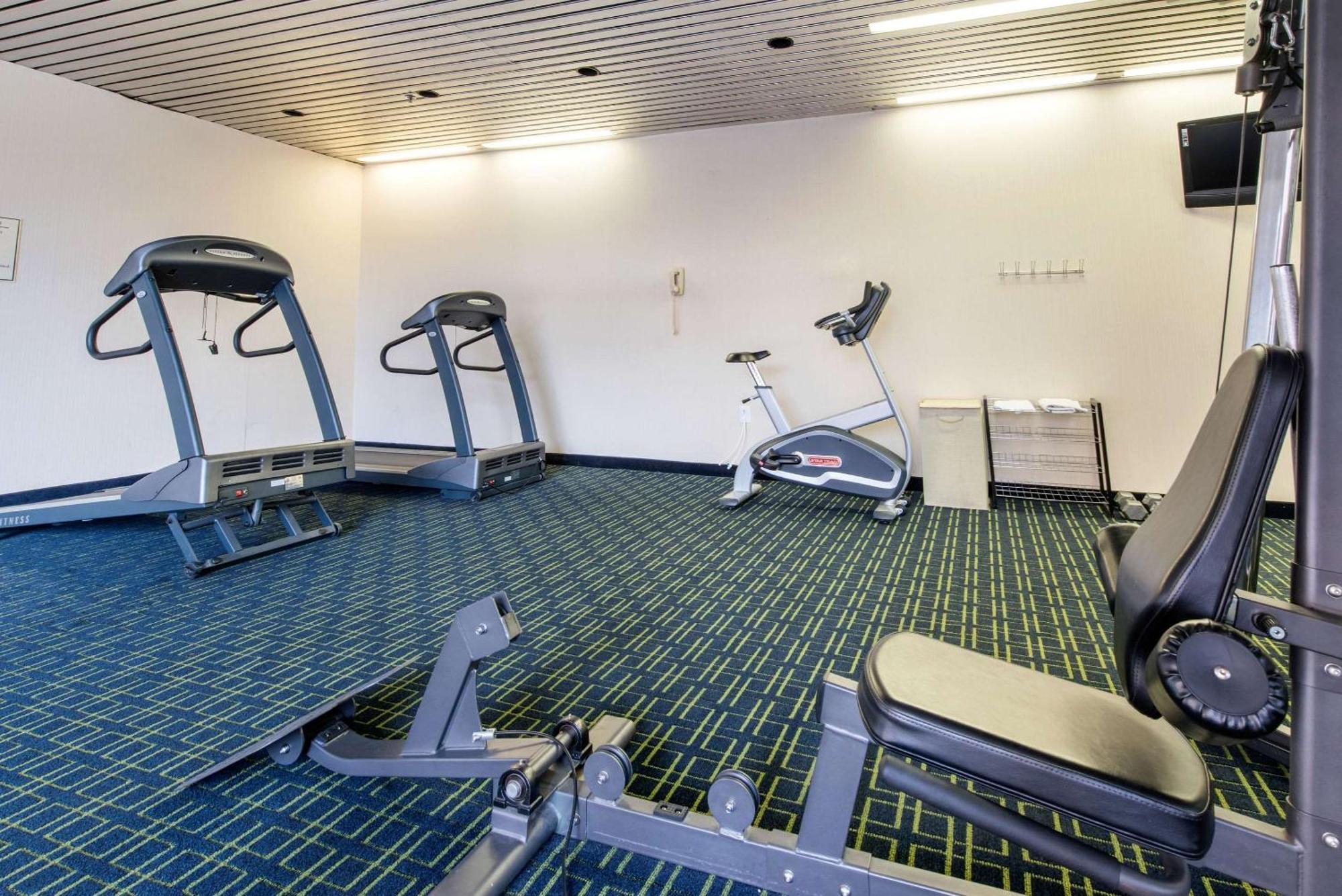 Quality Inn & Suites Charleston - Civic Center Екстер'єр фото