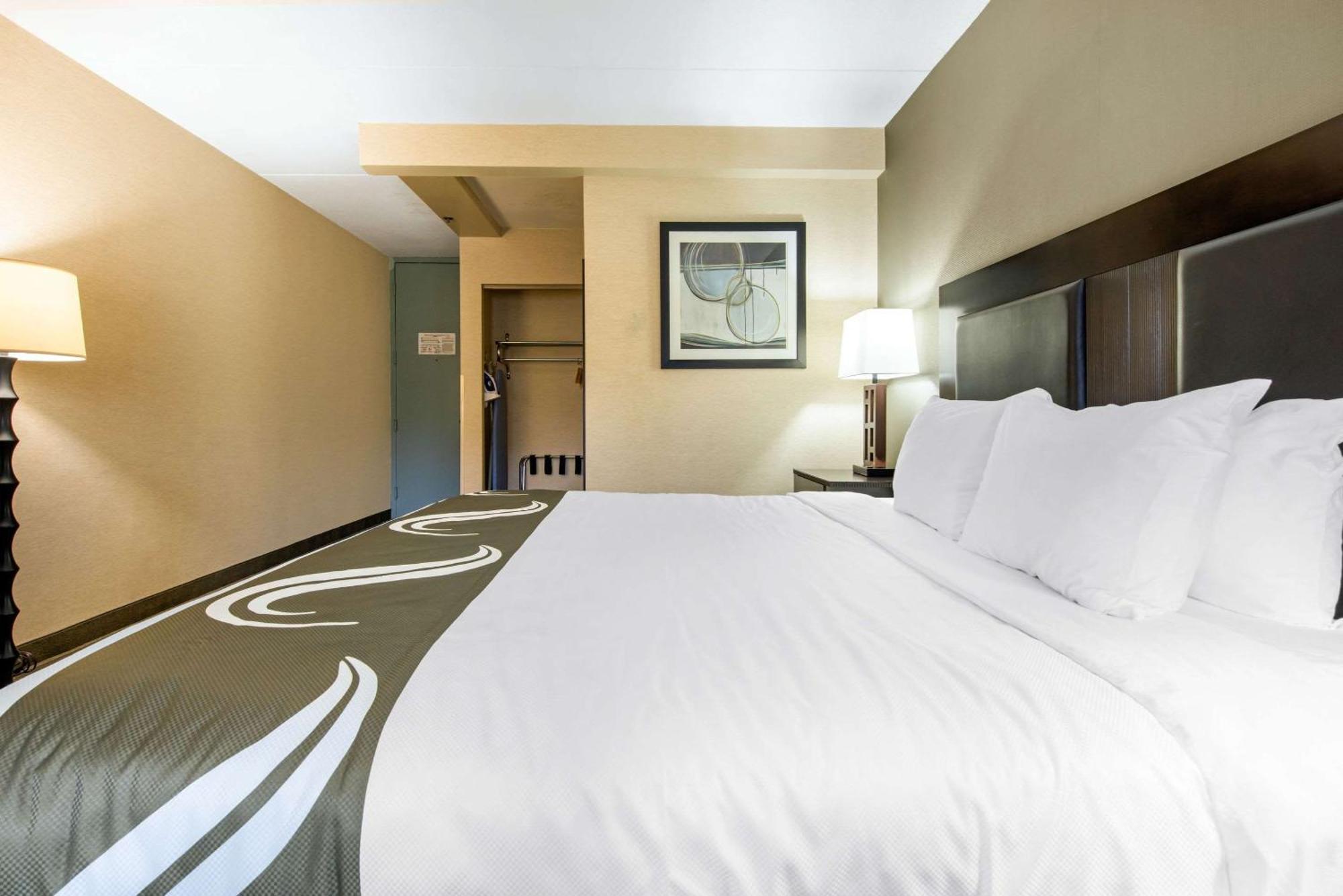 Quality Inn & Suites Charleston - Civic Center Екстер'єр фото