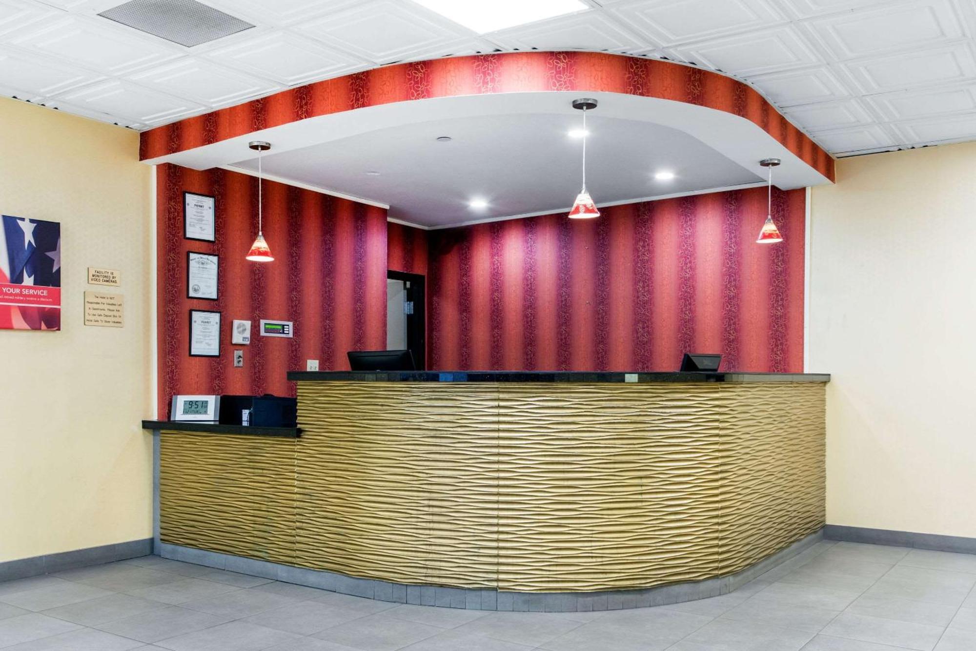 Quality Inn & Suites Charleston - Civic Center Екстер'єр фото