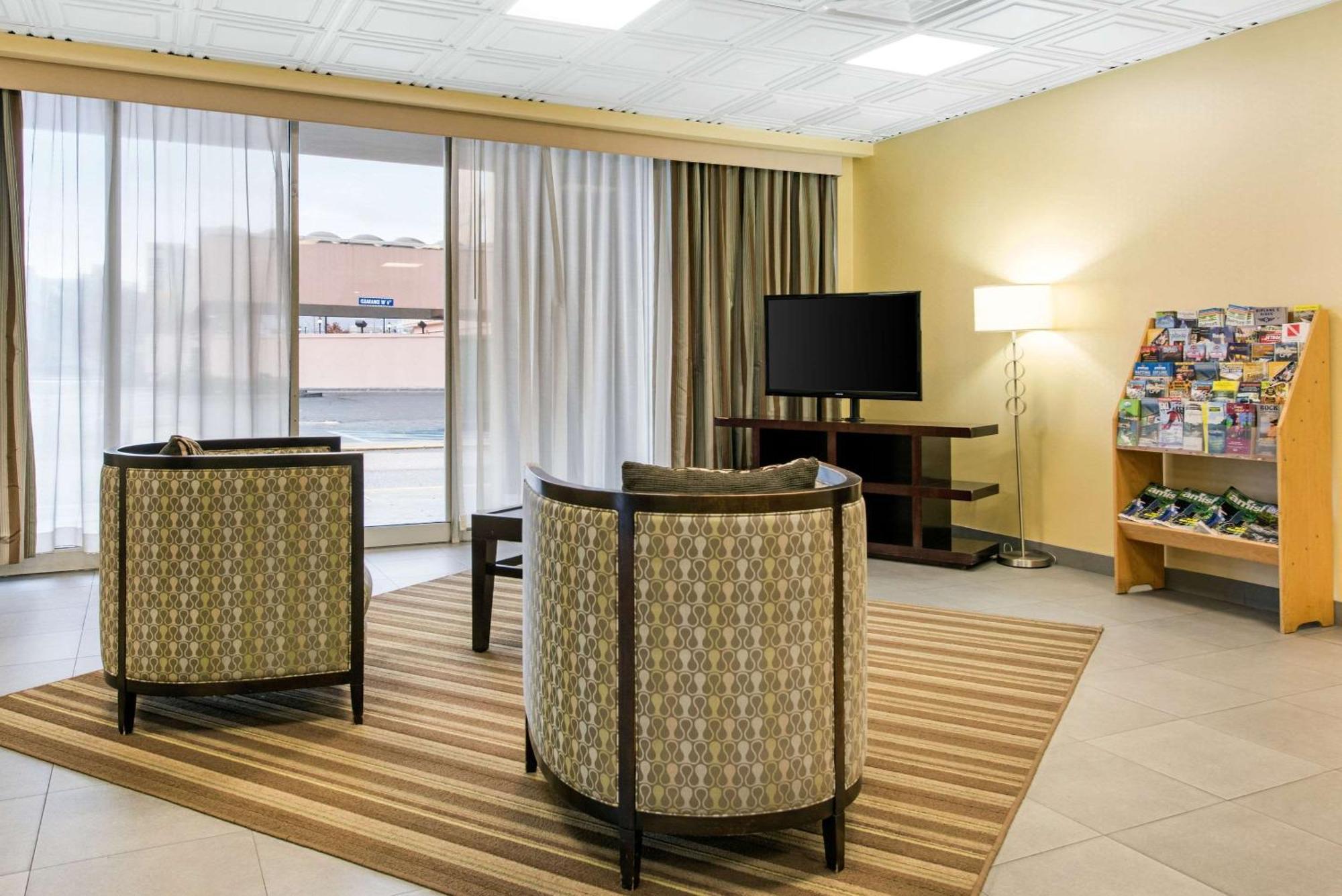 Quality Inn & Suites Charleston - Civic Center Екстер'єр фото