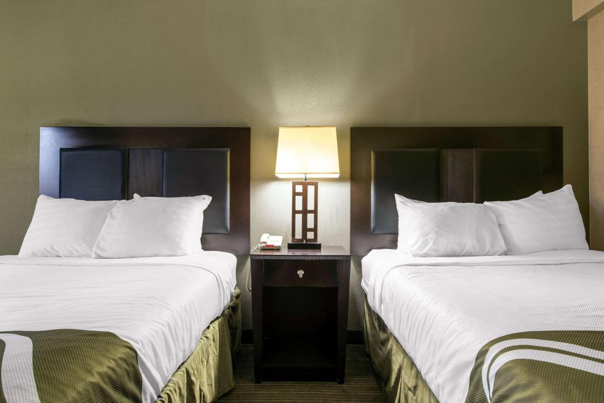 Quality Inn & Suites Charleston - Civic Center Екстер'єр фото