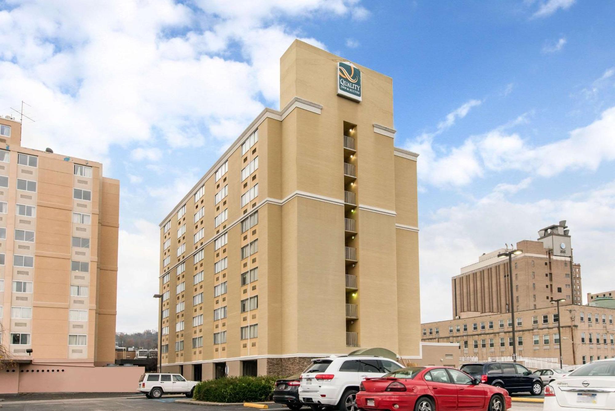 Quality Inn & Suites Charleston - Civic Center Екстер'єр фото