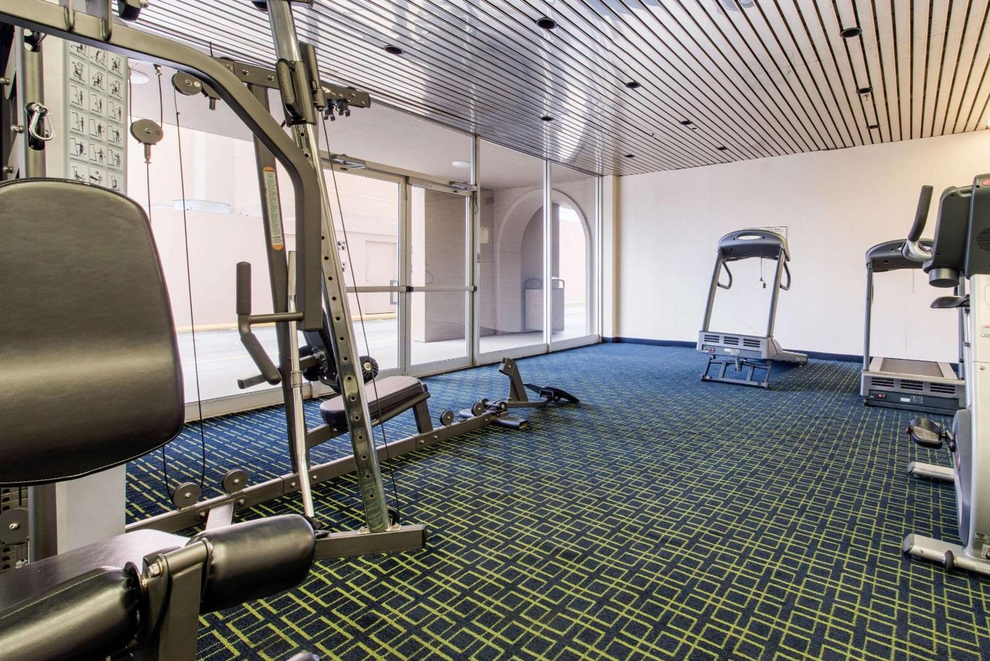 Quality Inn & Suites Charleston - Civic Center Екстер'єр фото