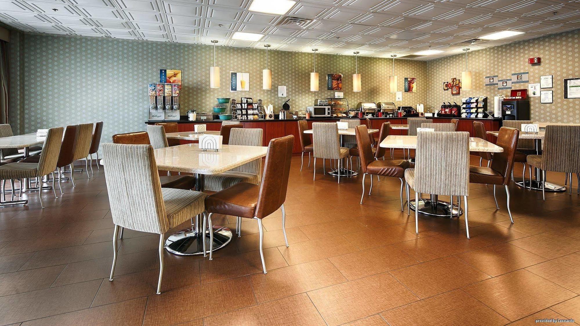 Quality Inn & Suites Charleston - Civic Center Екстер'єр фото