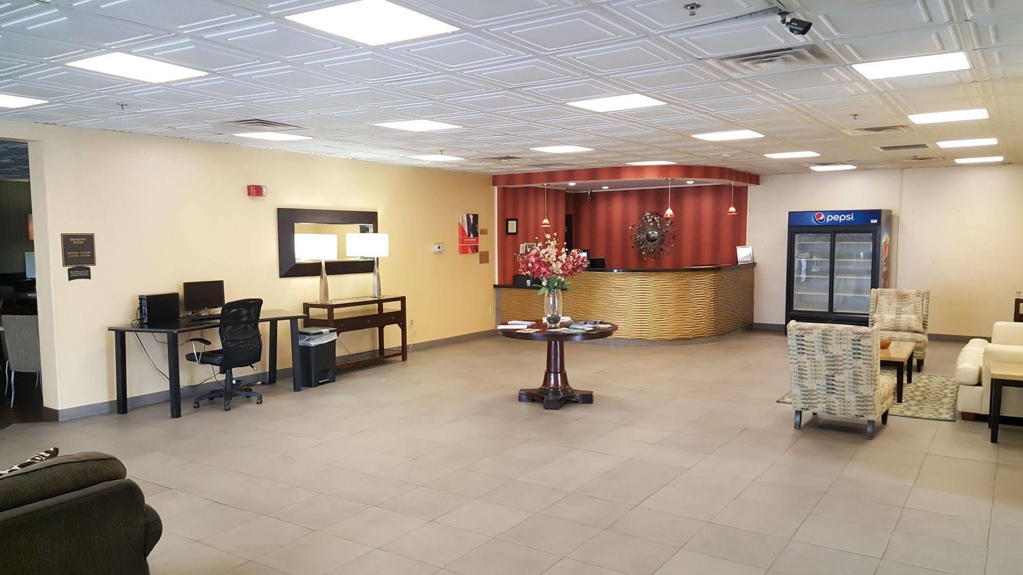 Quality Inn & Suites Charleston - Civic Center Екстер'єр фото