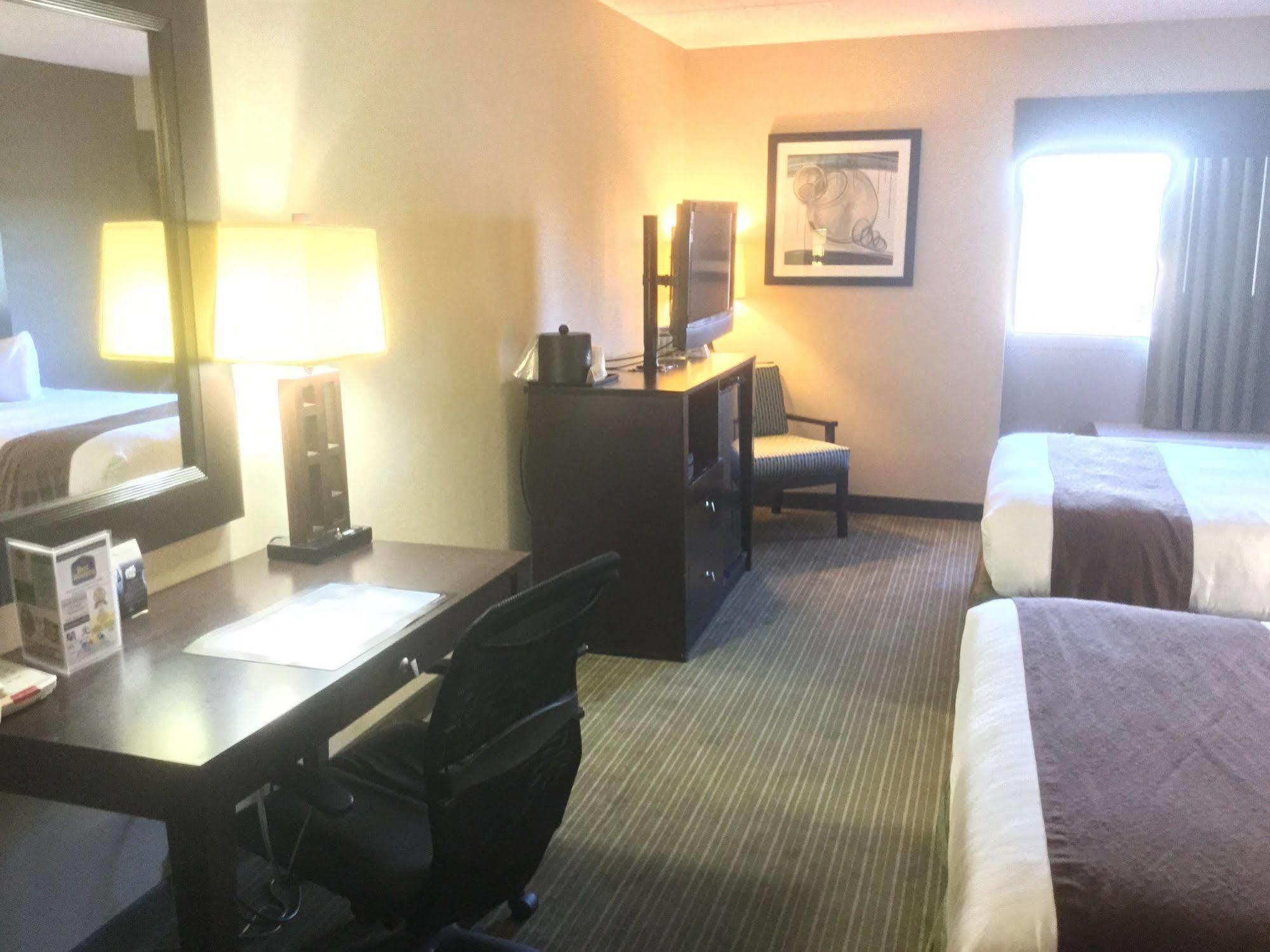 Quality Inn & Suites Charleston - Civic Center Екстер'єр фото