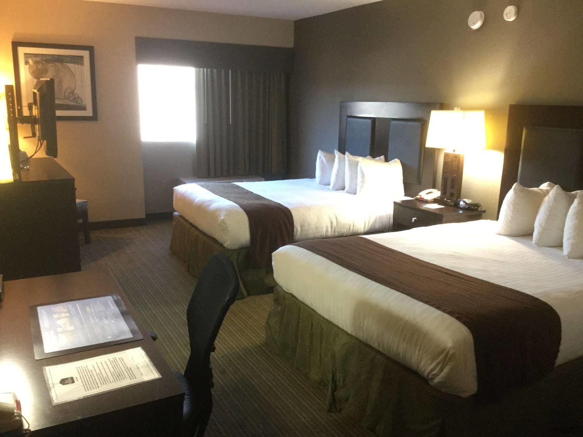 Quality Inn & Suites Charleston - Civic Center Екстер'єр фото