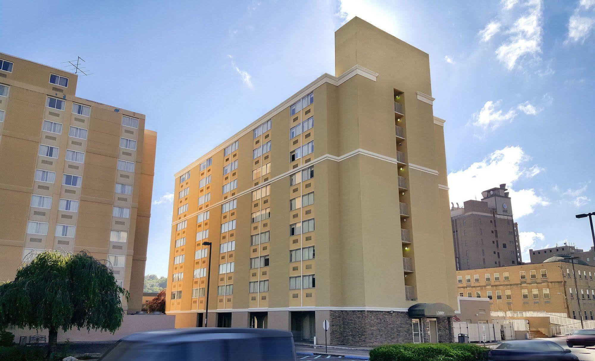 Quality Inn & Suites Charleston - Civic Center Екстер'єр фото