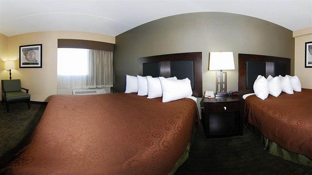 Quality Inn & Suites Charleston - Civic Center Екстер'єр фото