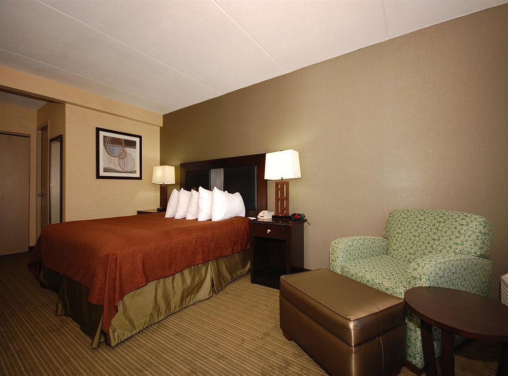 Quality Inn & Suites Charleston - Civic Center Номер фото